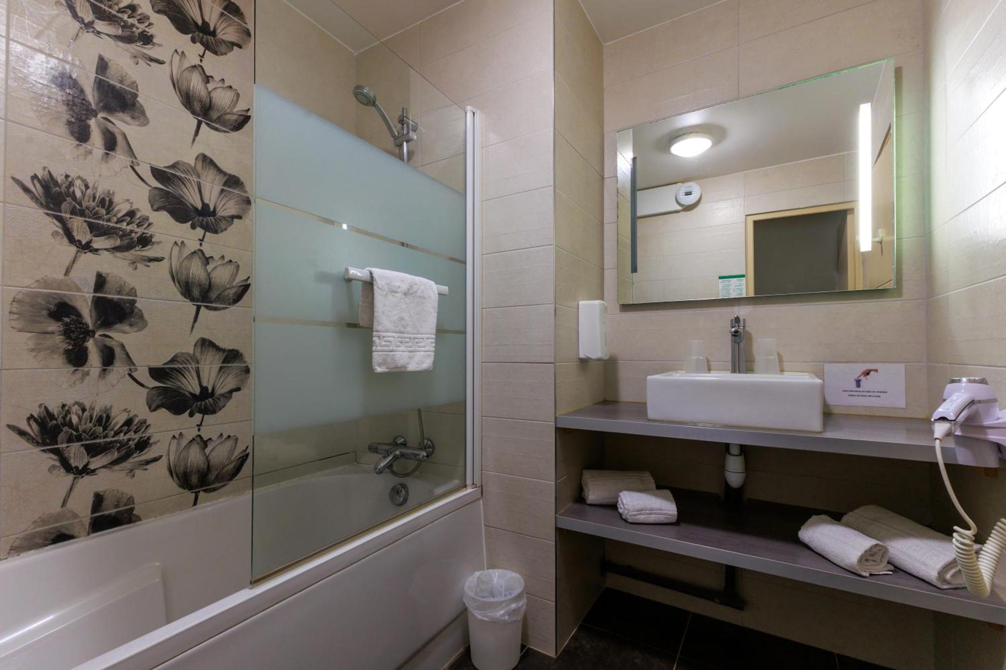 Logis Hotel Le Rochelois La Rochelle  Exterior foto